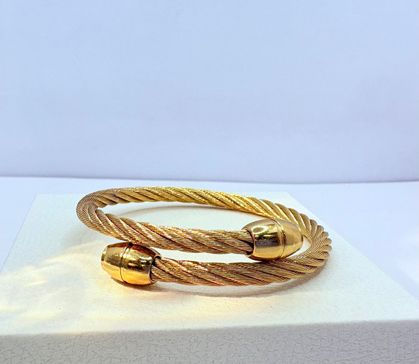 ατσάλινη χειροπέδα χρυσό χρώμα